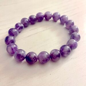 Stretchy purple amethyst gemstone bracelet